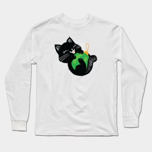 Cute black kitten with green ball Long Sleeve T-Shirt